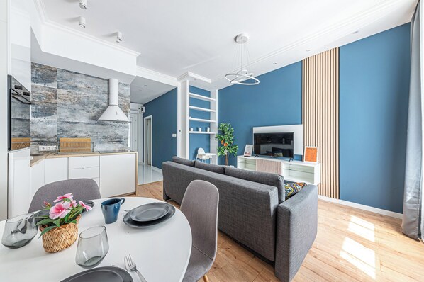 Smart TV, books - Cozy Haven Family Apartment near Puskas Arena in Budapest - for 4 person (Budapest)