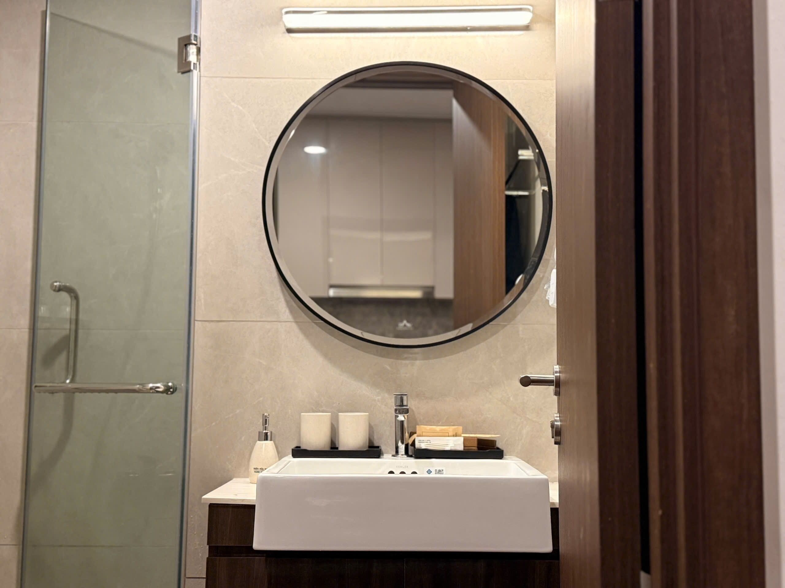 Haartrockner, Handtücher, Seife, Toilettenpapier