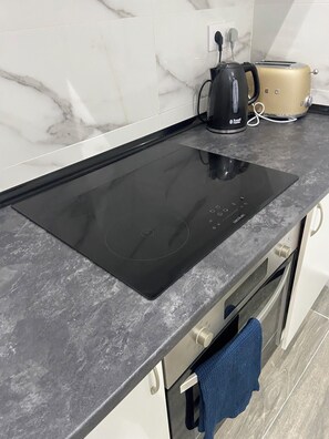 Microonde, forno, piano cottura, lavastoviglie