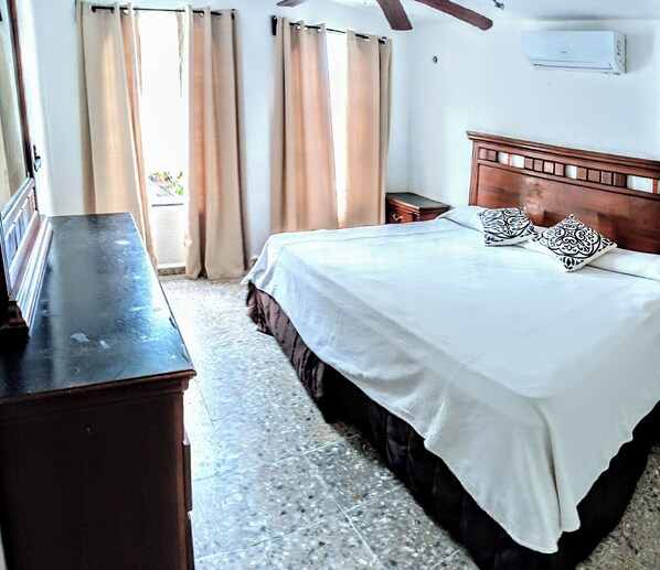 3 bedrooms, iron/ironing board, WiFi, bed sheets