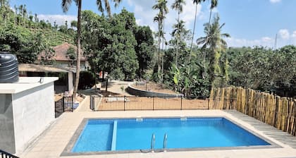 4-bedroom farmhouse in peaceful Periya with WiFi