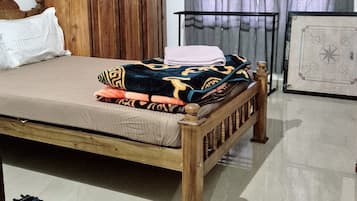 4 bedrooms, WiFi, bed sheets