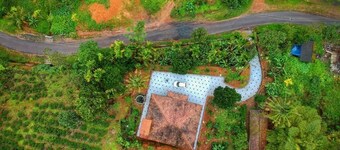 4-bedroom farmhouse in peaceful Periya with WiFi