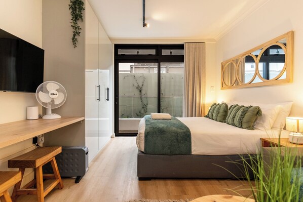 In-room safe, iron/ironing board, internet, bed sheets