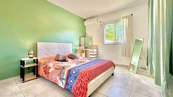 2 bedrooms, desk, iron/ironing board, Internet