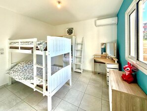 2 Schlafzimmer, Schreibtisch, Bügeleisen/Bügelbrett, Internetzugang