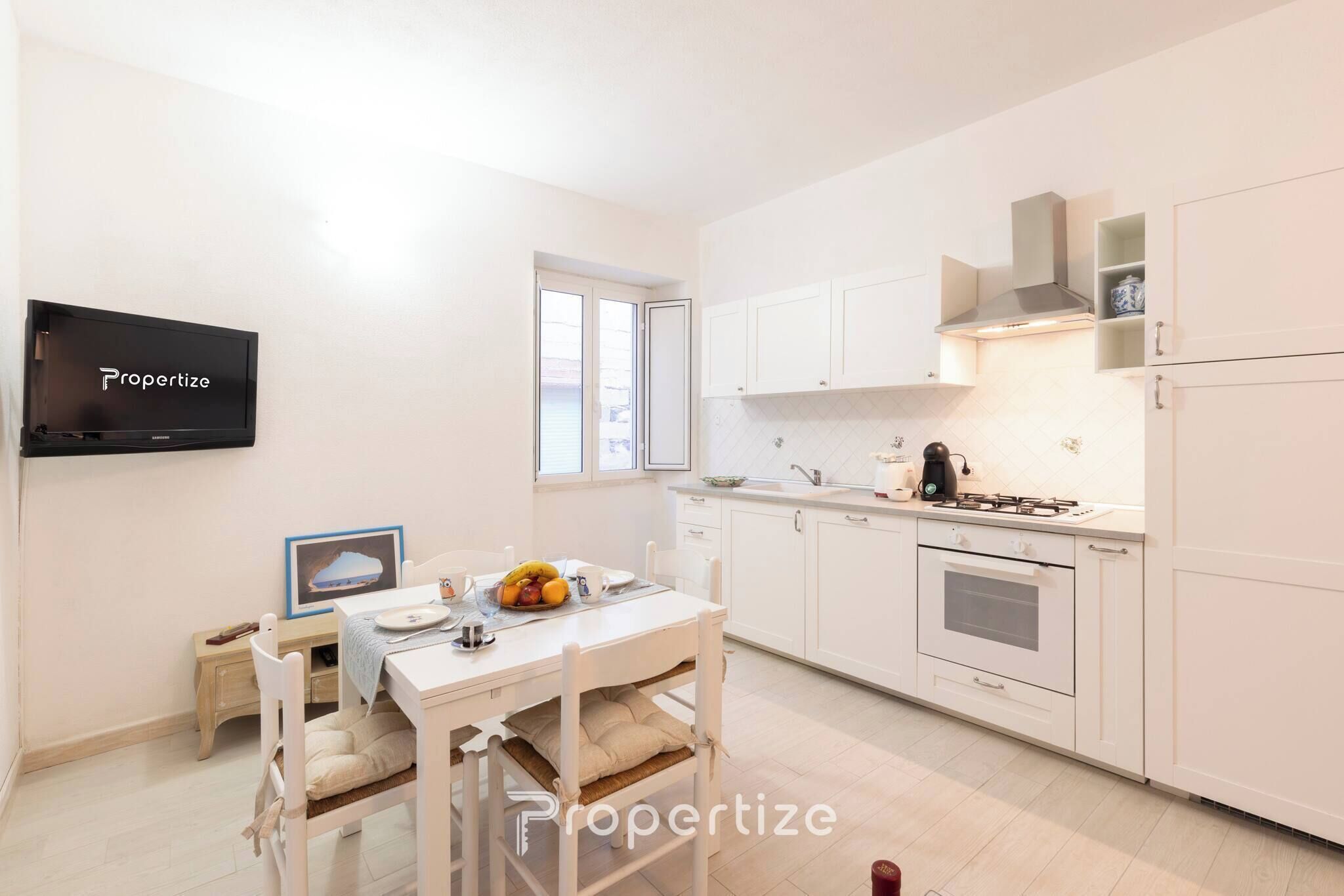 Frigorífico, horno, placa de cocina y lavavajillas