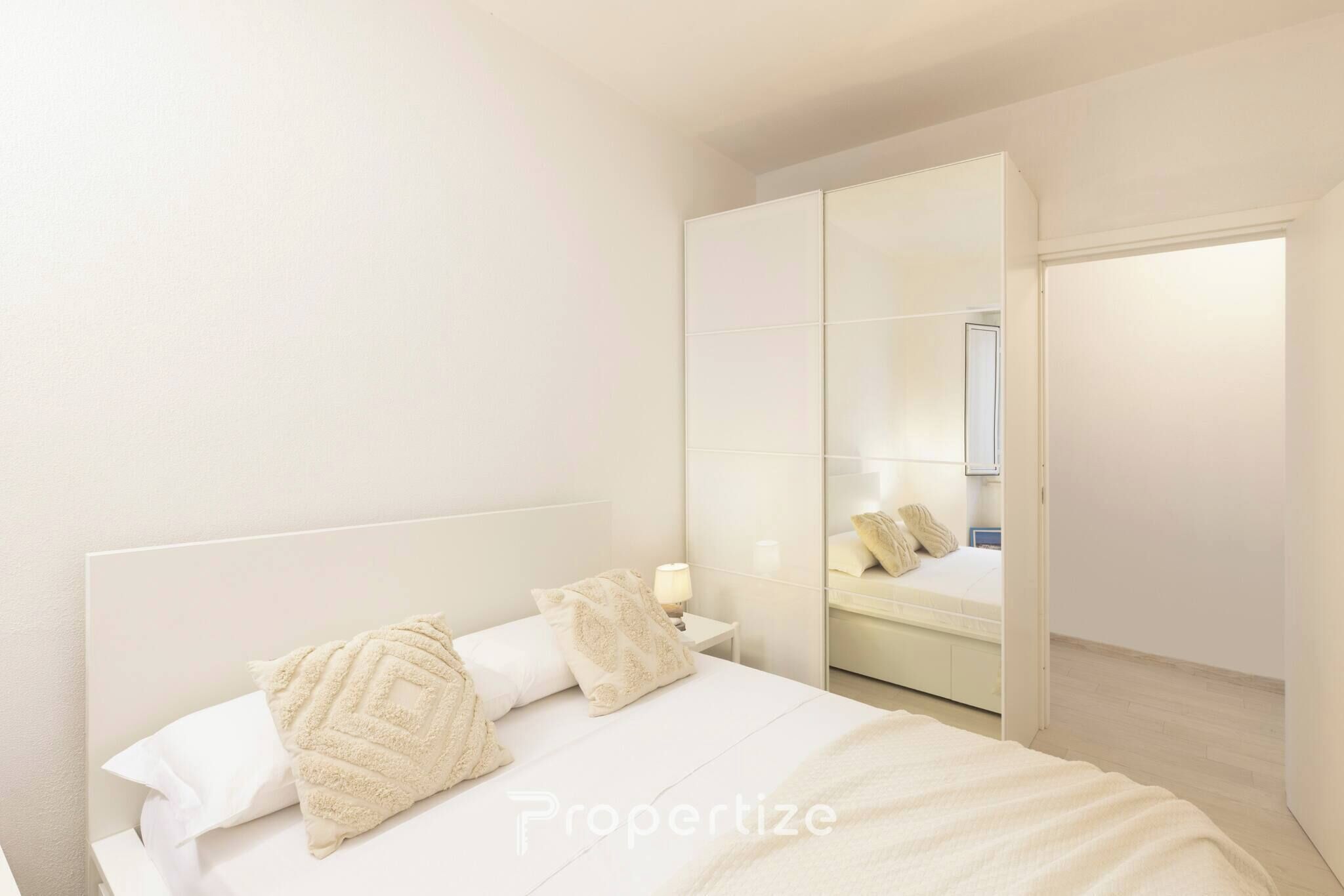 1 habitación, tabla de planchar con plancha, wifi gratis y ropa de cama 