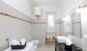 Shower, hair dryer, towels, shampoo - Lumìa by Propertize - Dorgali (Dorgali)