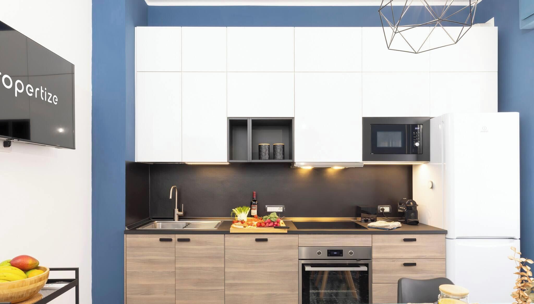 Kühlschrank, Mikrowelle, Ofen, Herdplatte