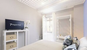 4 makuuhuonetta, silitysrauta/-lauta, ilmainen Wi-Fi, vuodevaatteet