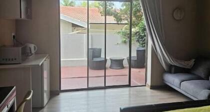 Cosy Corner-Room1 Luxurious