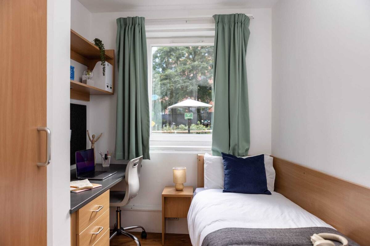 Blackout curtains, free WiFi, bed sheets