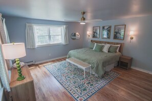 5 bedrooms, desk, iron/ironing board, travel cot