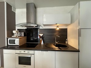 Fridge, microwave, oven, dishwasher - 100m from ski slopes, 2nd floor, balcony, ski locker, 34m², Vars (Vars)