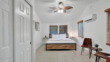 Classic Studio, 1 Queen Bed (Mahogany House) | Iron/ironing board, free WiFi