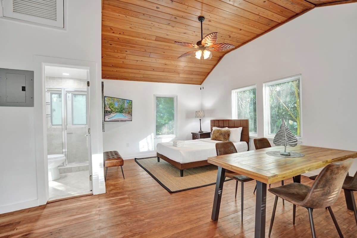 Classic Studio, 1 Queen Bed (Bamboo Upstairs) | Iron/ironing board, free WiFi