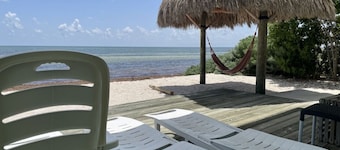 *Charming Beach House directly ON the beach