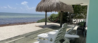 *Charming Beach House directly ON the beach