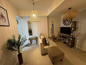 Living room - Azure Staycations by M&M 1 (Parañaque)