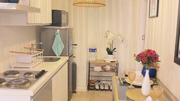 Condo, 2 Bedrooms, Balcony, Garden View | Interior