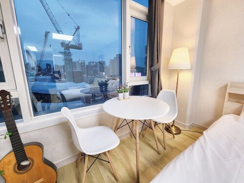 Unbeatable Location! Only 2 Min Walk from Sinsa Station