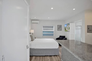 Estudio clásico, 1 cama Queen size, patio (Hendrick 2) | Tabla de planchar con plancha y wifi gratis 
