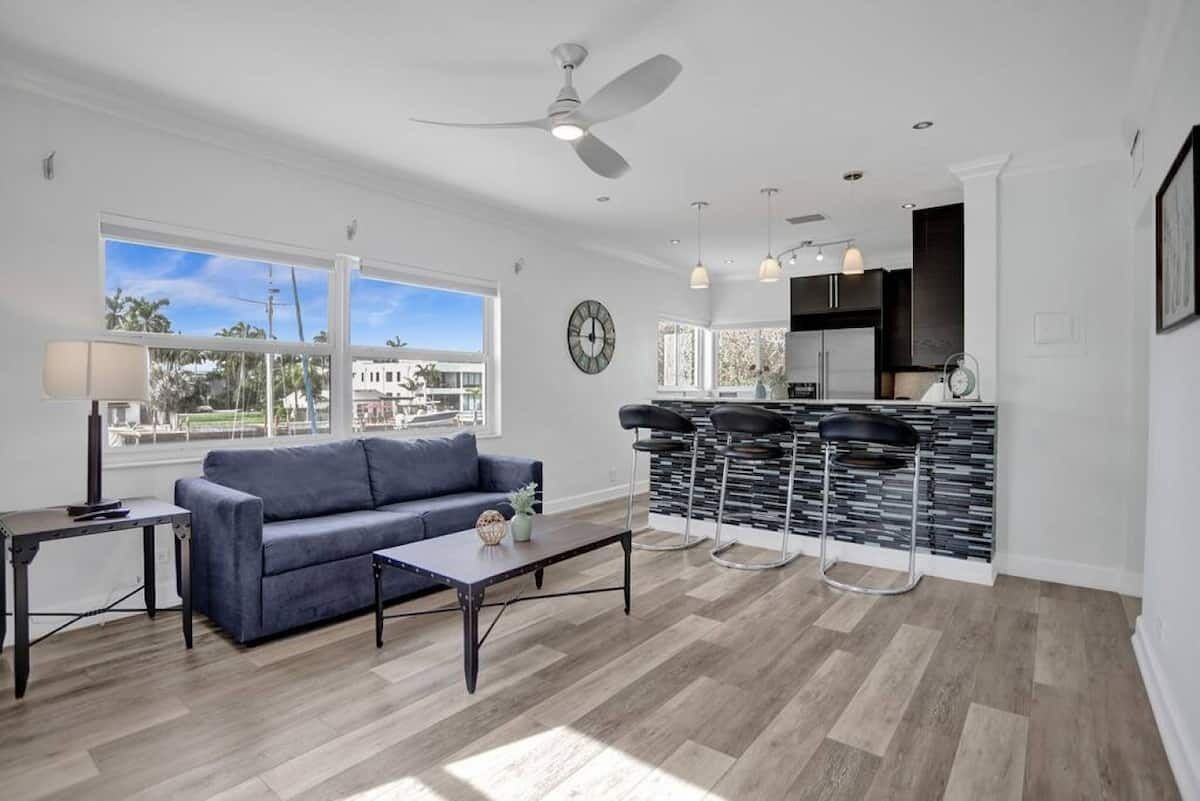 Classic Single Room, 1 Queen Bed with Sofa bed, Patio (Hendrick 6) | Living area