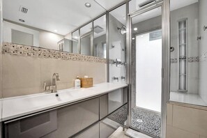 Bathroom - Stay Hospitality - Hendricks Isle (Fort Lauderdale)