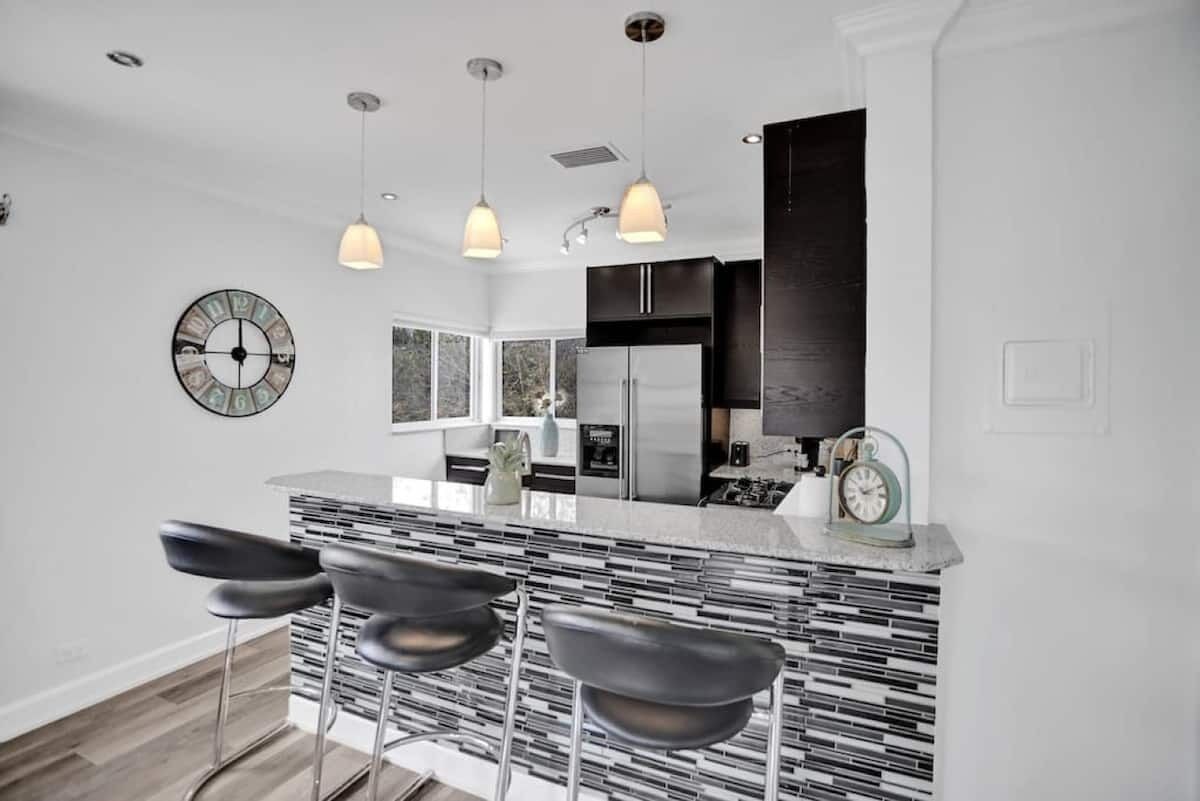 Classic Single Room, 1 Queen Bed with Sofa bed, Patio (Hendrick 6) | Private kitchen | Fridge, microwave