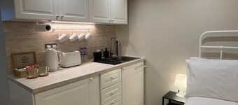 modern studio with WiFi in charming manchester near metro link tram stop