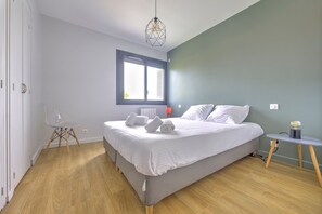 5 bedrooms, iron/ironing board, free WiFi, bed sheets