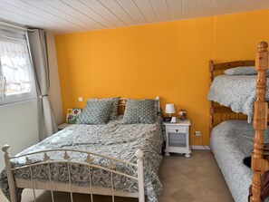 3 bedrooms, iron/ironing board, free WiFi, bed sheets