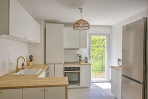 Fridge, microwave, oven, dishwasher