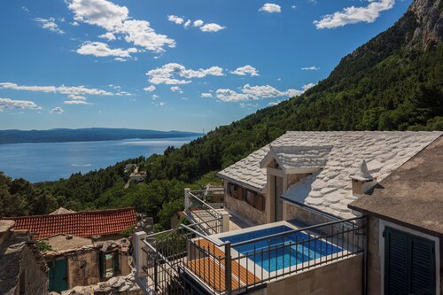 Villa Alta Nova Topici