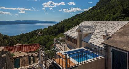 Villa Alta Nova Topici