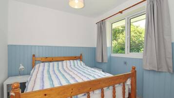 2 bedrooms, individually decorated, individually furnished, free WiFi