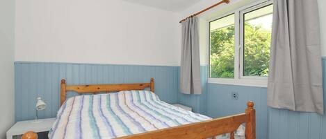 2 bedrooms, individually decorated, individually furnished, free WiFi