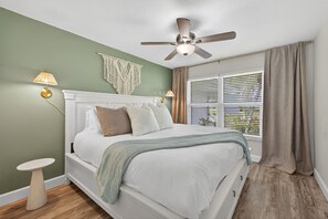 4 bedrooms, iron/ironing board, WiFi, bed sheets - NEW! Luxury Tropical Oasis: Saltwater Pool + Game Room + 4 King Beds (Largo)