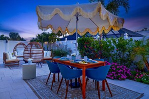 Outdoor dining