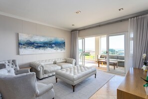 Comfort-lejlighed - balkon - delvis havudsigt | Opholdsområde