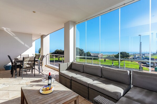 Comfort-lejlighed - balkon - delvis havudsigt | Opholdsområde