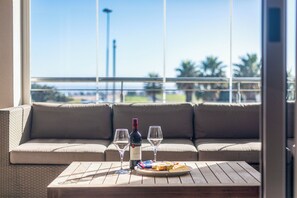 Comfort-lejlighed - balkon - delvis havudsigt | Opholdsområde