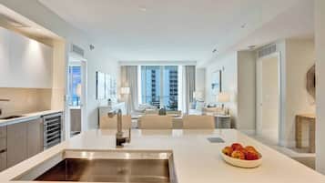 Condo, 2 Bedrooms, Kitchen, Ocean View | Private kitchen