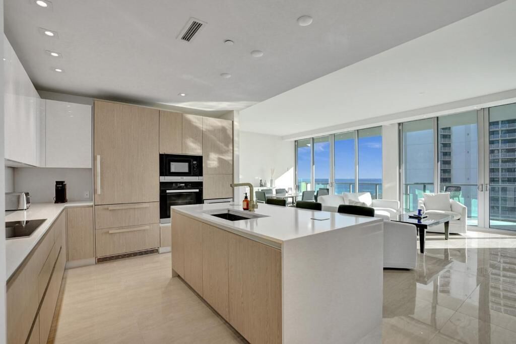 Condo, 2 Bedrooms, Kitchen, Beach View | Private kitchen