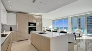 Condo, 2 Bedrooms, Kitchen, Beach View | Private kitchen