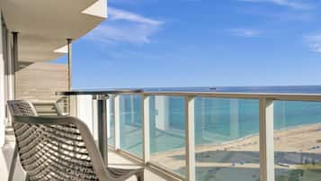 Condo, 2 Bedrooms, Kitchen, Beach View | Balcony