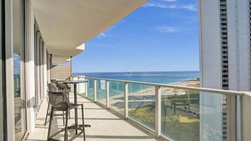 Condo, 2 phòng ngủ, bếp, quang cảnh bãi biển | Ban công
