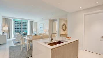 Condo, 2 Bedrooms, Kitchen, Ocean View | Private kitchen