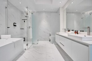 Condo, 2 Bedrooms, Kitchen, Beach View | Bathroom